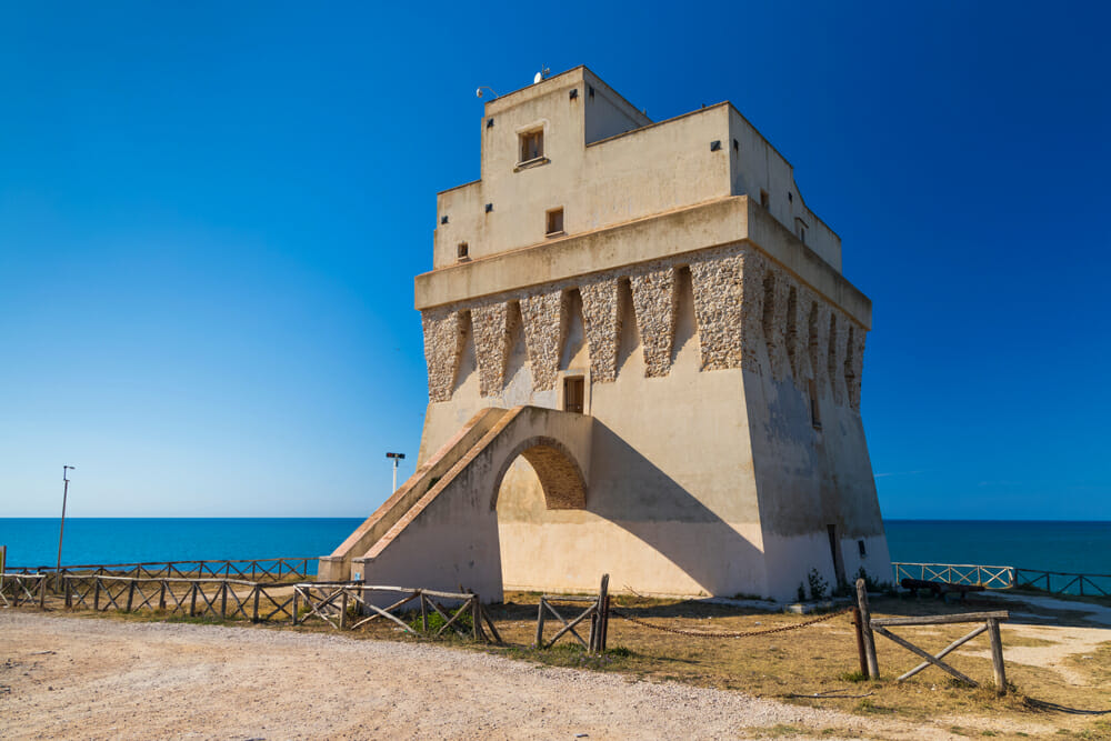Torri costiere Puglia: ecco dove fare foto | PaesiOnLine